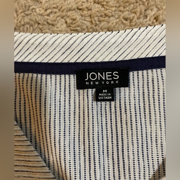 JONES New York Women's M Blue Textured Striped V-Neck Cap Sleeve Top - Picture 3 of 9
